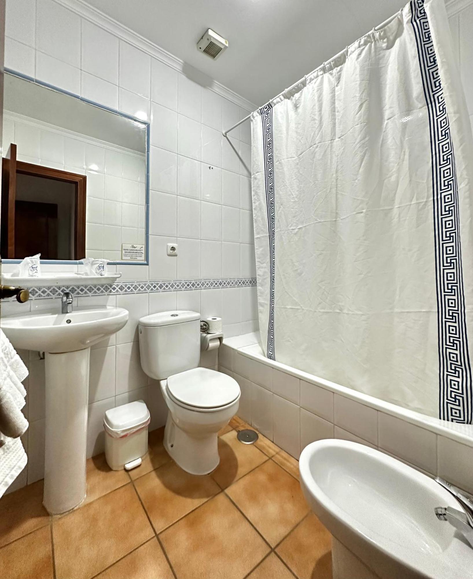 Hostal Mellizo Lebrija Exteriör bild