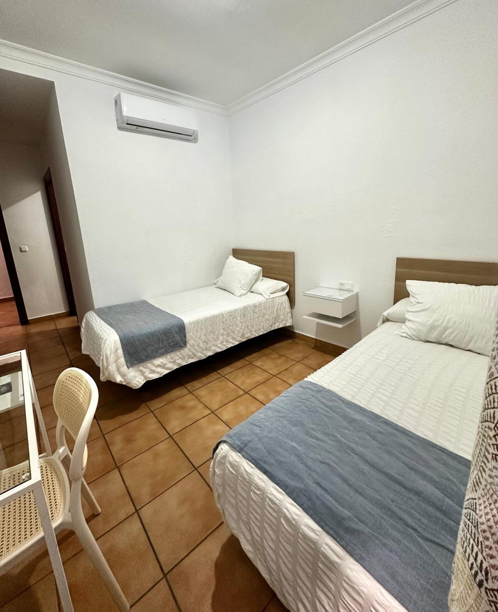 Hostal Mellizo Lebrija Exteriör bild