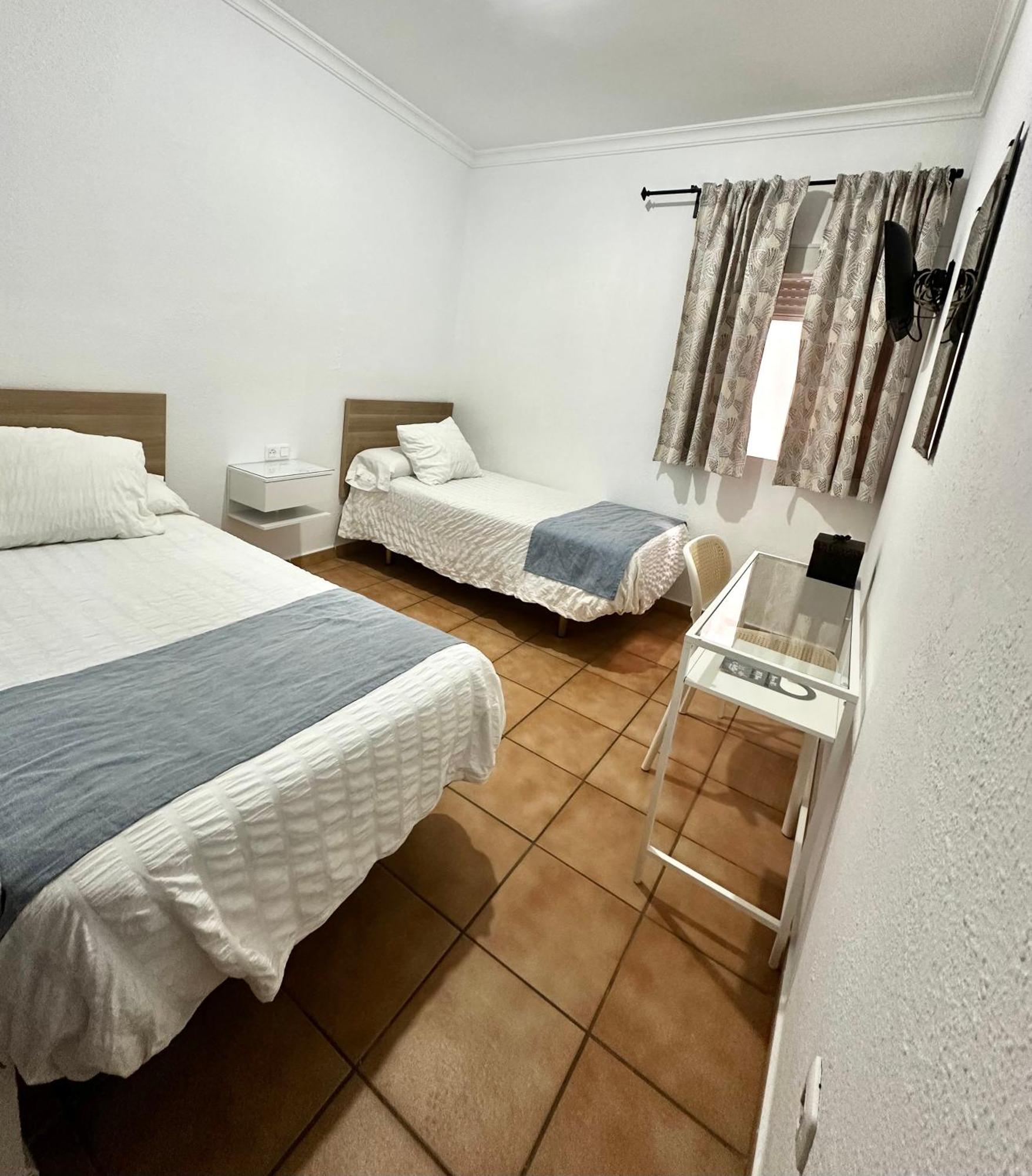 Hostal Mellizo Lebrija Exteriör bild